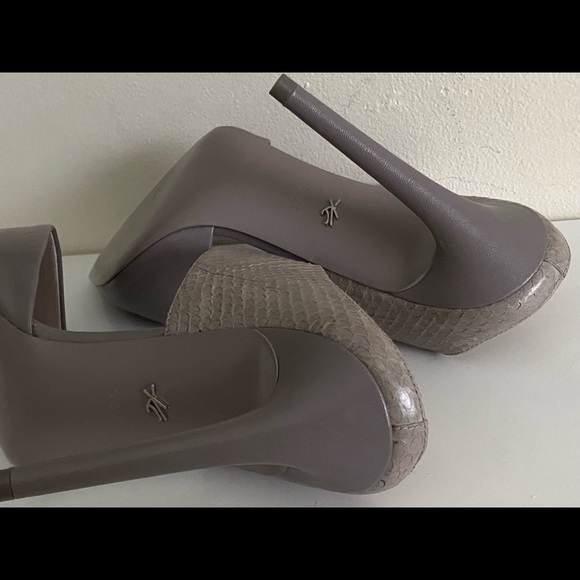 Kenneth Cole Ankle strap heels mules Gray Snake - Picture 14 of 15